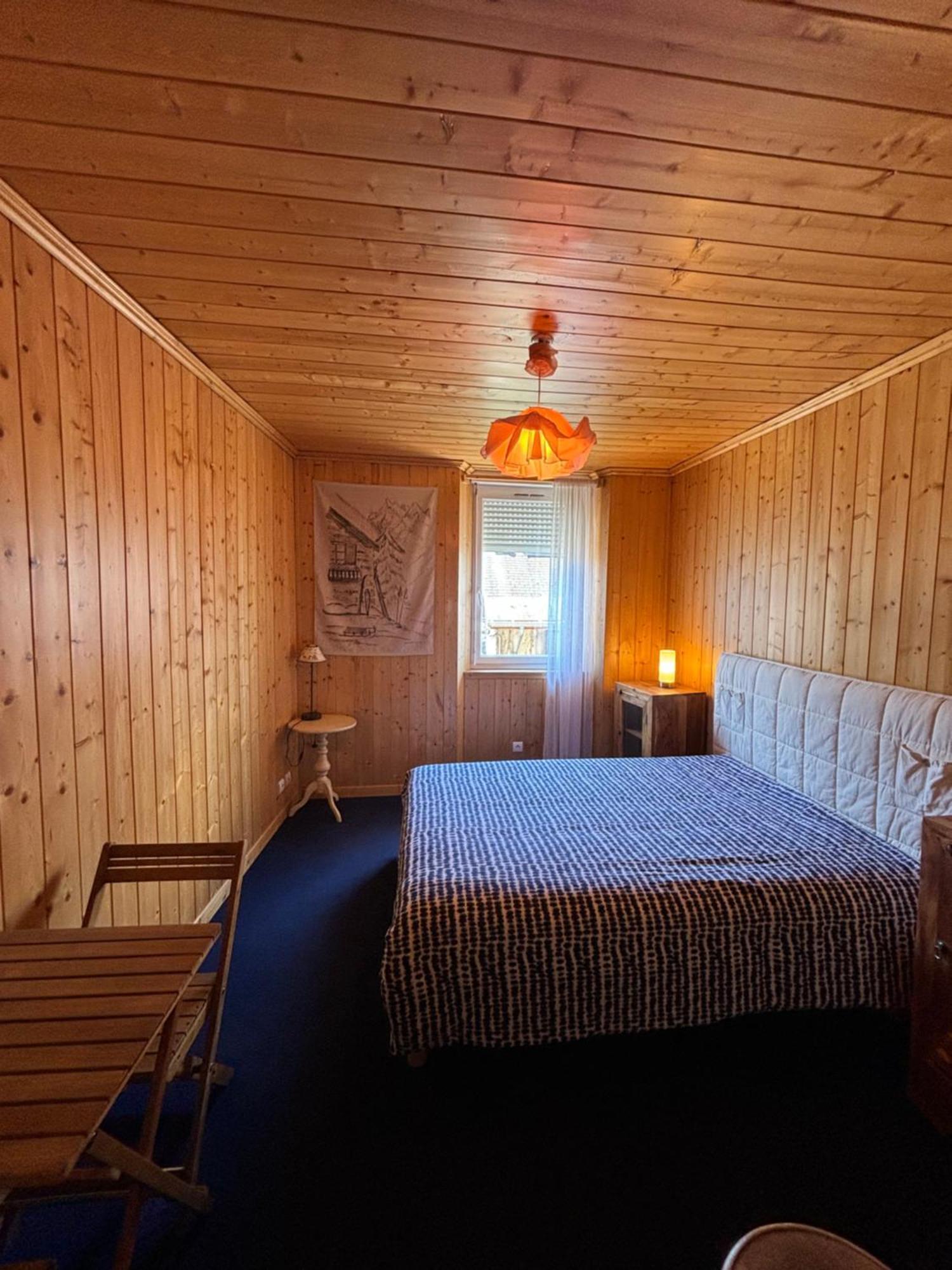 Chez Lizon Hostel Barcelonnette Bagian luar foto